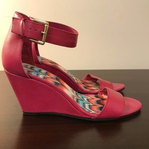 American Eagle Hot Pink Wedge Shoes